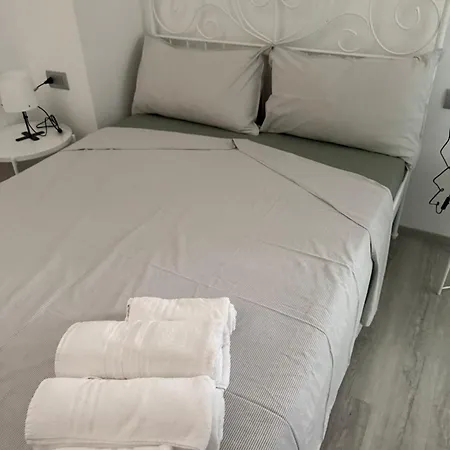 Luce Sul - Centro Storico - 3min Walking Apartman